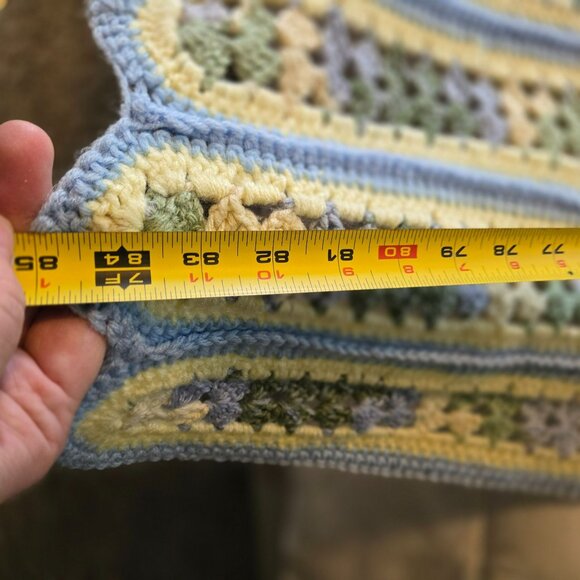VTG Beautifully Handmade Crochet Blanket Pastel Stripes Scalloped Edges 85 x 54 - Picture 8 of 8